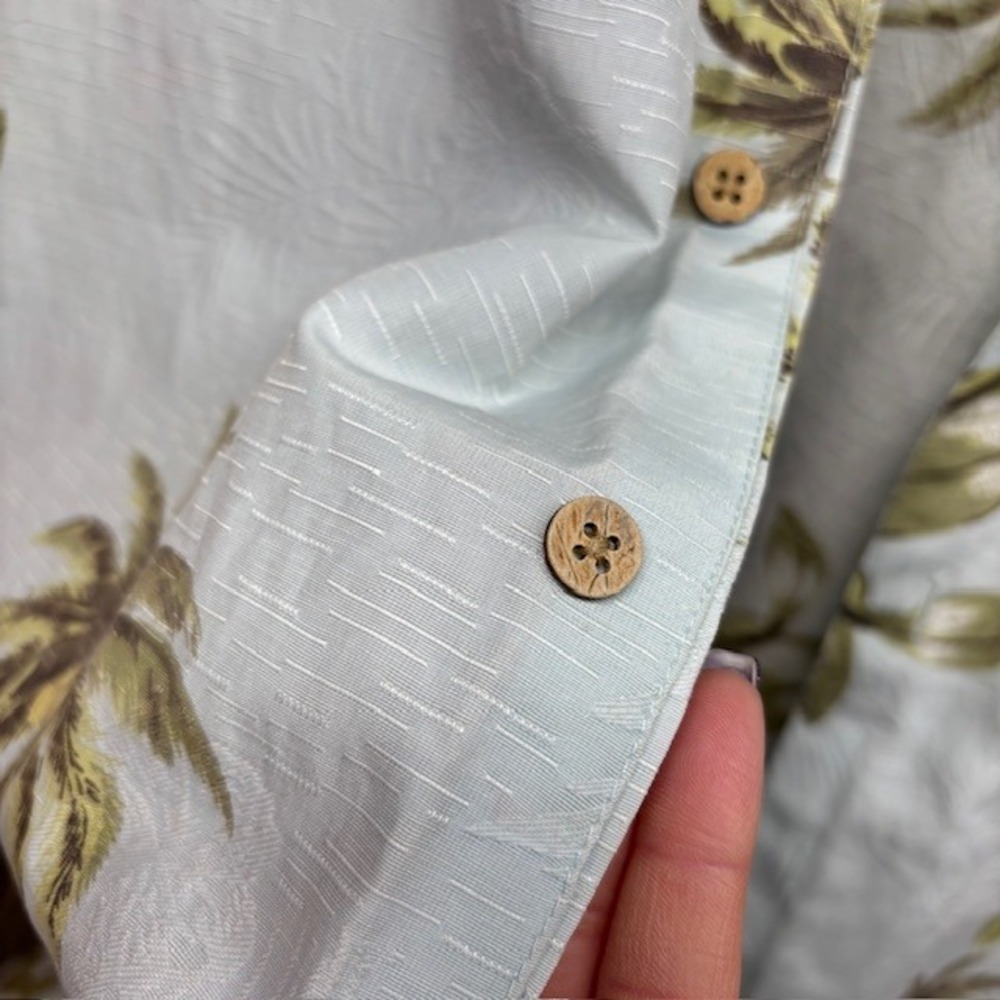 St Johns Bay Mens Tropical Hawaiian Shirts Lot of 2 Blue Cream Floral L/XL - Picture 6 of 10